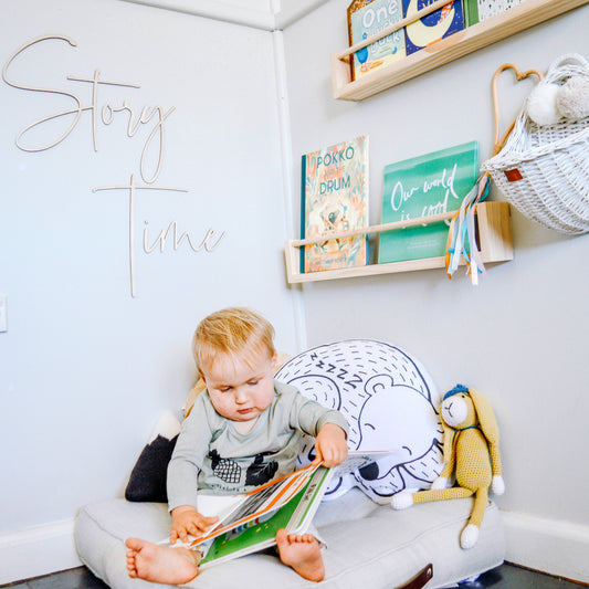 Benefits of a Montessori Bookshelf