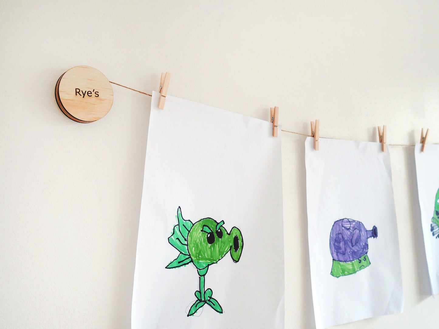 Kids art display hangers - Woodyoubuy