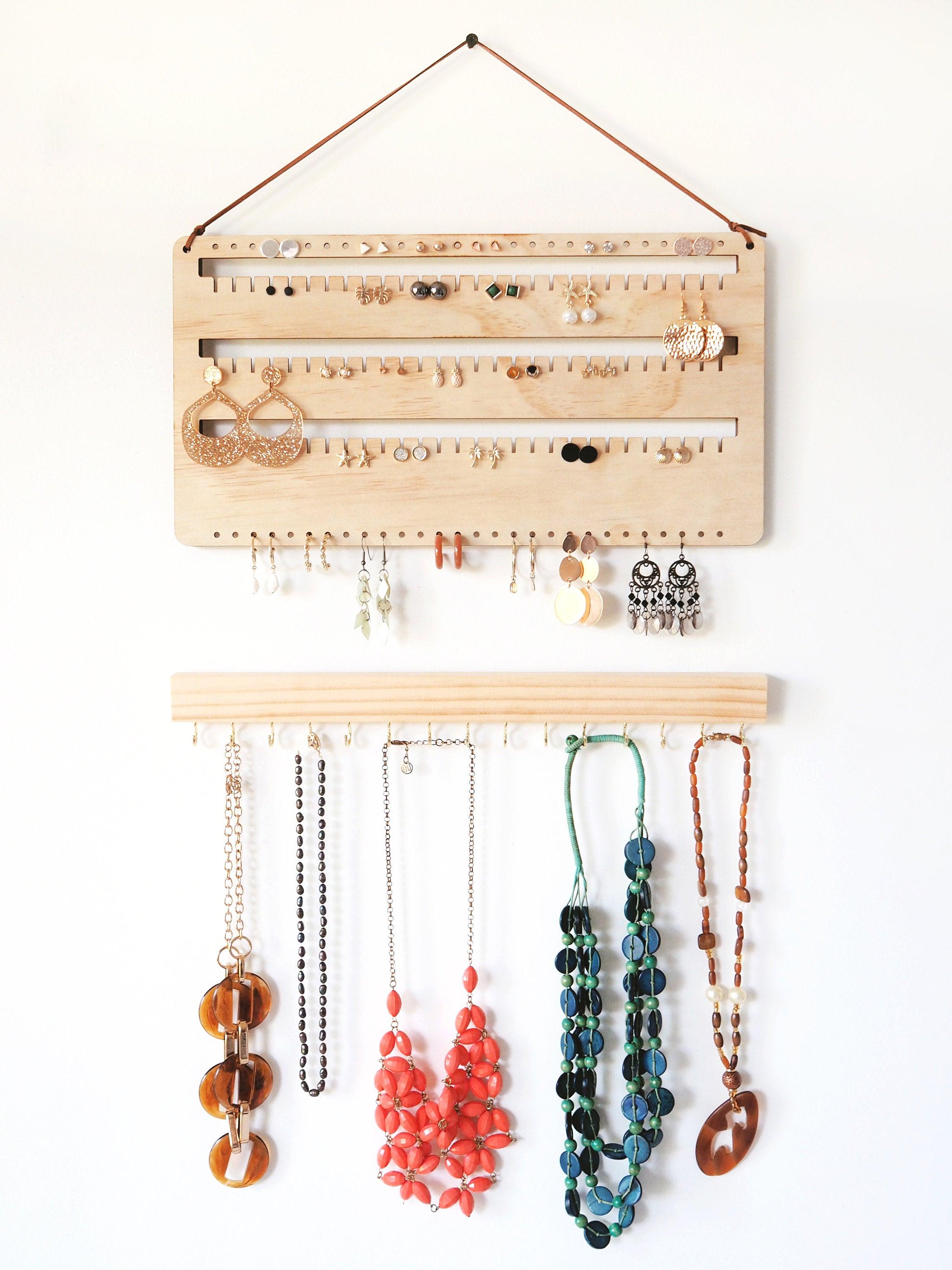 Amazon.com: Grathia Hanging Jewelry Organizer with Metal Hooks Double-Sided  Jewelry Holder, Necklace Holder with 32 Pockets, Jewelry Roll for Earrings,  Necklaces, Rings on Closet, Wall, Door, 1 Piece : Home & Kitchen