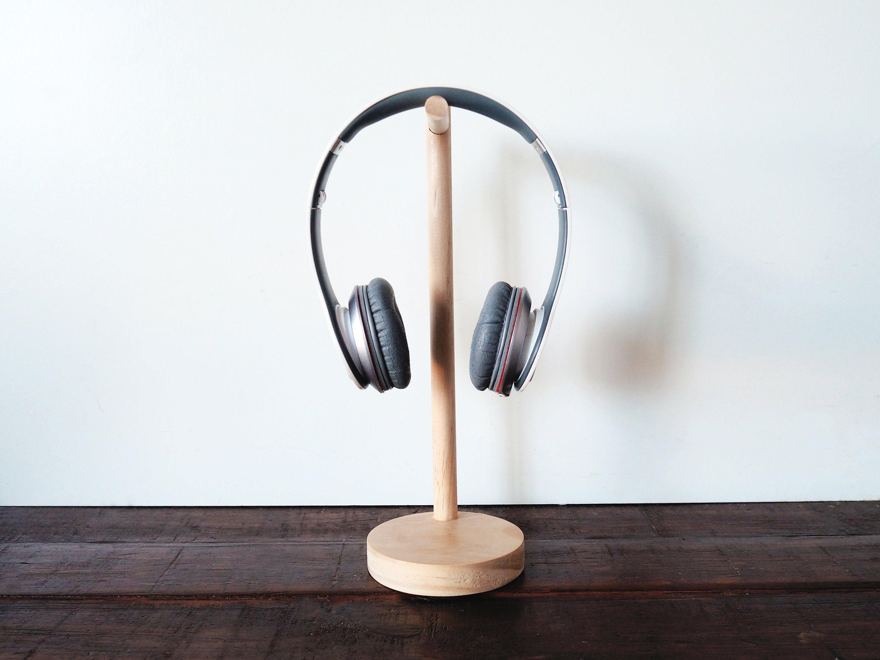 Personalised headset online stand